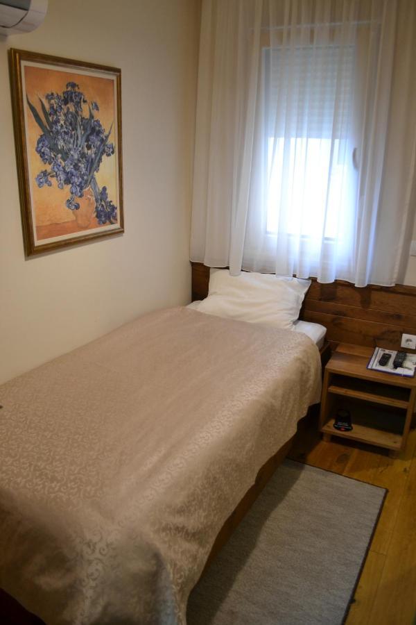 B&B Villa Panuka Pancevo Bagian luar foto